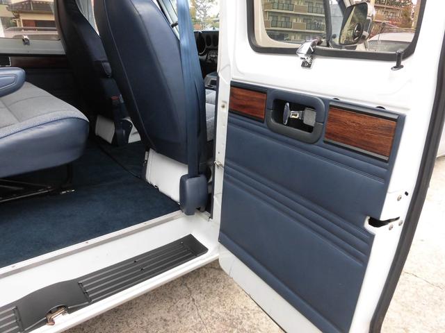 ダッジ・バン B150パッセンジャーショーティー93年最終モデル オリジナル フロアーカーペット張替(59枚目)