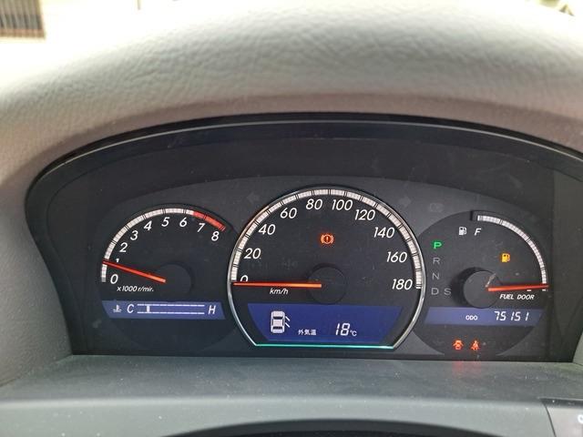 クラウン ロイヤルサルーン　記録簿付き　ワンオーナー車　ＨＩＤヘッドライト　１６インチアルミホイール　ＤＶＤナビ　バックカメラ　スマートキー　エアコン　パワーステアリング（13枚目）