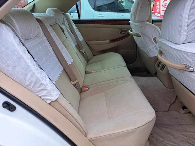 クラウン ロイヤルサルーン　記録簿付き　ワンオーナー車　ＨＩＤヘッドライト　１６インチアルミホイール　ＤＶＤナビ　バックカメラ　スマートキー　エアコン　パワーステアリング（19枚目）