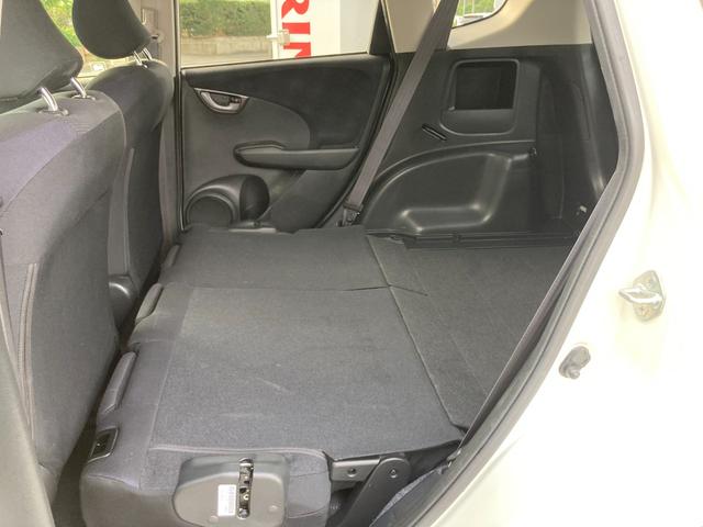 フィット １３Ｇ　平成２５年式　車検令和８年３月　走行距離４２０００キロ　ナビ　バックカメラ　ＥＴＣ　ワンセグＴＶ　スマートキー　タイミングチェーン　ライトレベライザー　Ｗエアバッグ　電動格納ミラー　盗難防止システム（23枚目）