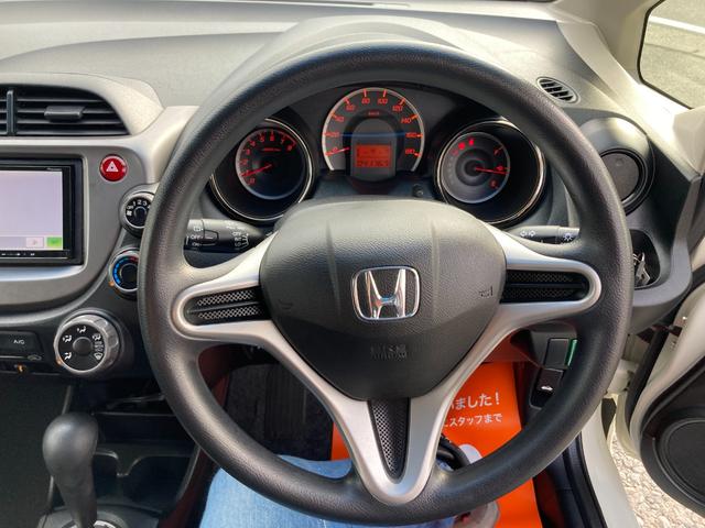 フィット １３Ｇ　平成２５年式　車検令和８年３月　走行距離４２０００キロ　ナビ　バックカメラ　ＥＴＣ　ワンセグＴＶ　スマートキー　タイミングチェーン　ライトレベライザー　Ｗエアバッグ　電動格納ミラー　盗難防止システム（43枚目）