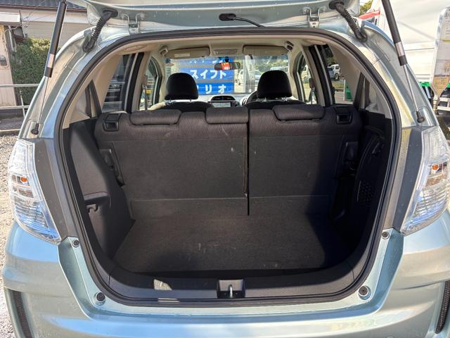 フィットハイブリッド RS 平成24年式 車検令和9年6月 走行距離75000キロ デカナビ バックカメラ 地デジ 純正アルミ フォグランプ スマートキー HIDヘッドライト アイドリングストップ ETC 修復歴無し(18枚目)