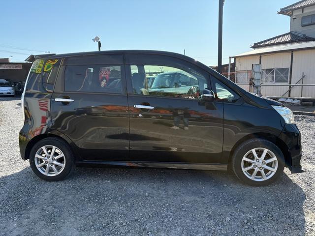 ステラ カスタムＲリミテッド　平成２４年式　走行距離５８０００キロ　ＣＶＴ　アイドリングストップ　タイミングチェーン　純正アルミ　フォグランプ　スマートキー　オートエアコン　ＥＴＣ　ベンチシート　ＨＩＤヘッドライト（9枚目）