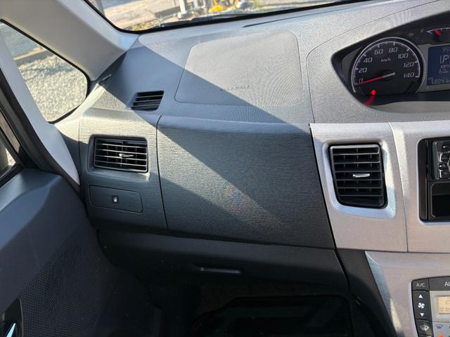 ステラ カスタムＲリミテッド　平成２４年式　走行距離５８０００キロ　ＣＶＴ　アイドリングストップ　タイミングチェーン　純正アルミ　フォグランプ　スマートキー　オートエアコン　ＥＴＣ　ベンチシート　ＨＩＤヘッドライト（31枚目）