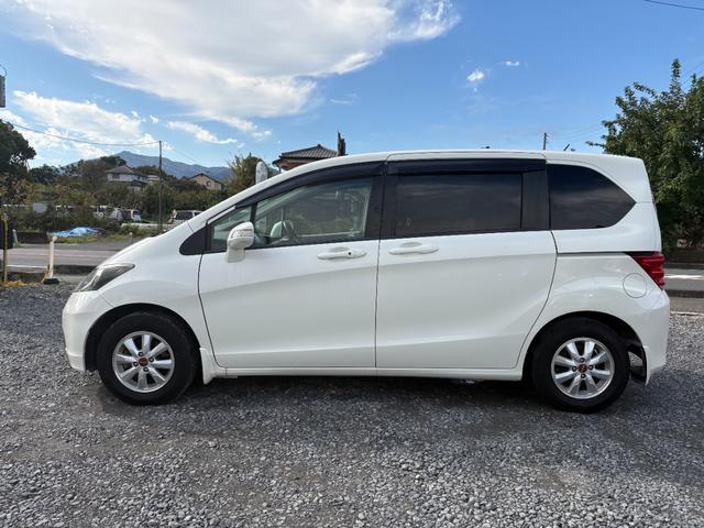 フリード G ジャストセレクション 平成22年式 走行距離69000キロ ナビ ワンセグTV スマートキー ETC 両側電動スライドドア 純正アルミ 3列シート7人乗り HIDヘッドライト 修復歴無し(8枚目)