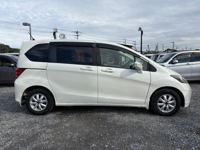 フリード G ジャストセレクション 平成22年式 走行距離69000キロ ナビ ワンセグTV スマートキー ETC 両側電動スライドドア 純正アルミ 3列シート7人乗り HIDヘッドライト 修復歴無し(9枚目)