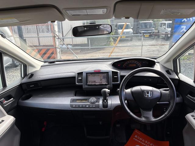 フリード G ジャストセレクション 平成22年式 走行距離69000キロ ナビ ワンセグTV スマートキー ETC 両側電動スライドドア 純正アルミ 3列シート7人乗り HIDヘッドライト 修復歴無し(26枚目)