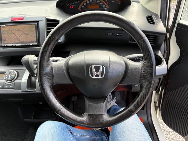 フリード G ジャストセレクション 平成22年式 走行距離69000キロ ナビ ワンセグTV スマートキー ETC 両側電動スライドドア 純正アルミ 3列シート7人乗り HIDヘッドライト 修復歴無し(35枚目)