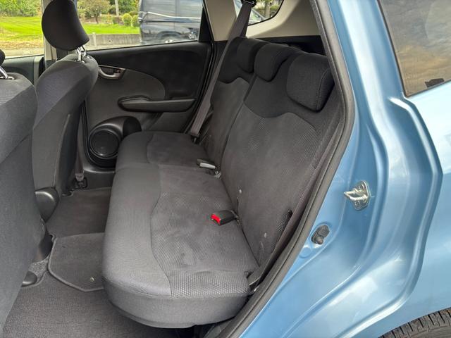 フィット 13G・スマートセレクション 平成24年式 走行距離37000キロ ナビ バックカメラ ワンセグTV スマートキー ETC 電動格納ミラー ステアリングスイッチ Wエアバッグ ライトレベライザー 修復歴無し(24枚目)