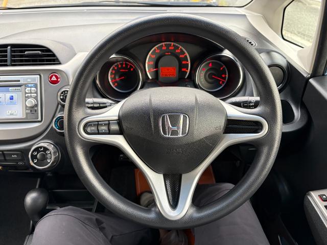 フィット 13G・スマートセレクション 平成24年式 走行距離37000キロ ナビ バックカメラ ワンセグTV スマートキー ETC 電動格納ミラー ステアリングスイッチ Wエアバッグ ライトレベライザー 修復歴無し(40枚目)