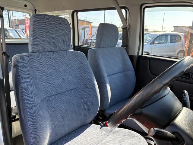 アクティバン ＳＤＸＩＩ　平成２３年式　走行距離６９０００キロ　オートマ　２ＷＤ　エアコン　パワステ　集中ドアロック　Ｗエアバッグ　最積３５０キロ　キーレス　ライトレベライザー　修復歴無し（30枚目）