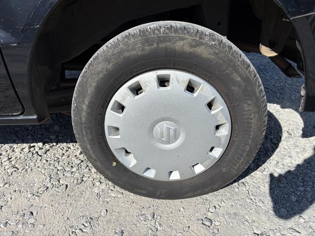 オイル交換工賃込軽自動車ならズバリ￥４０００−でやらせて頂いております！！日頃の感謝をこめて格安プライスにて行わさせて頂いております！当社でご購入されてないお客様もお気軽にご利用ください！！