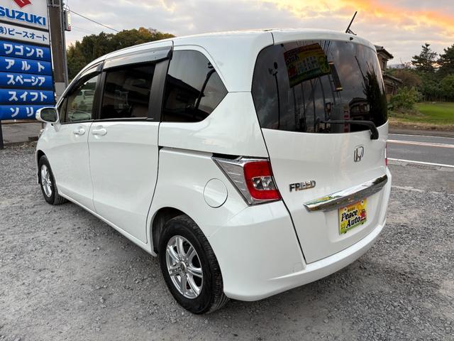 フリード Ｇ　ジャストセレクション　平成２７年式　走行距離５７０００キロ　ナビ　バックカメラ　ワンセグＴＶ　両側電動スライドドア　Ｂｌｕｅｔｏｏｔｈオーディオ　ＥＴＣ　スマートキー　社外アルミ　３列シート６人乗り（12枚目）