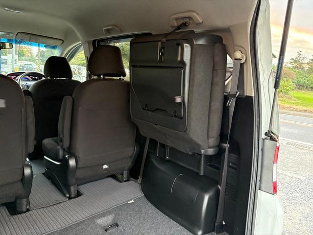フリード Ｇ　ジャストセレクション　平成２７年式　走行距離５７０００キロ　ナビ　バックカメラ　ワンセグＴＶ　両側電動スライドドア　Ｂｌｕｅｔｏｏｔｈオーディオ　ＥＴＣ　スマートキー　社外アルミ　３列シート６人乗り（21枚目）