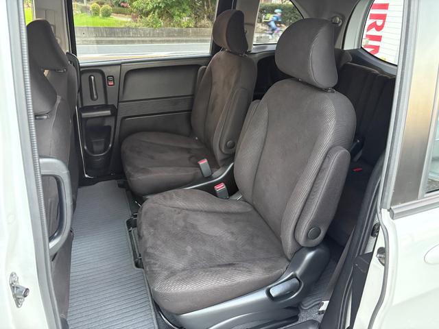 フリード Ｇ　ジャストセレクション　平成２７年式　走行距離５７０００キロ　ナビ　バックカメラ　ワンセグＴＶ　両側電動スライドドア　Ｂｌｕｅｔｏｏｔｈオーディオ　ＥＴＣ　スマートキー　社外アルミ　３列シート６人乗り（24枚目）