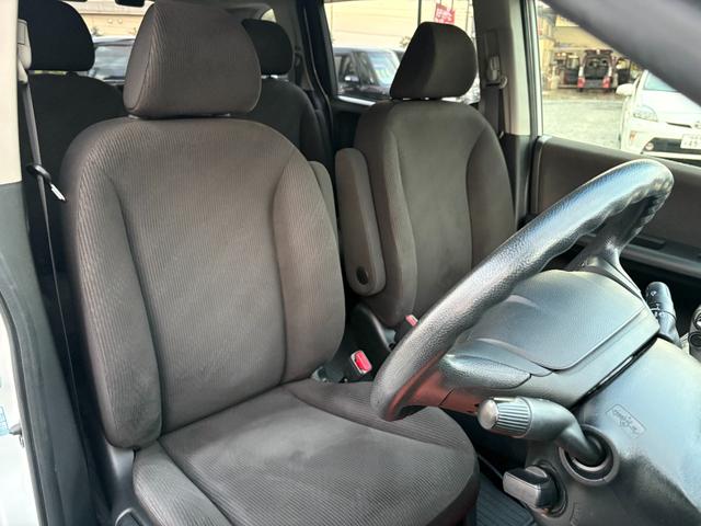 フリード Ｇ　ジャストセレクション　平成２７年式　走行距離５７０００キロ　ナビ　バックカメラ　ワンセグＴＶ　両側電動スライドドア　Ｂｌｕｅｔｏｏｔｈオーディオ　ＥＴＣ　スマートキー　社外アルミ　３列シート６人乗り（29枚目）