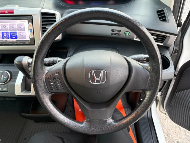 フリード Ｇ　ジャストセレクション　平成２７年式　走行距離５７０００キロ　ナビ　バックカメラ　ワンセグＴＶ　両側電動スライドドア　Ｂｌｕｅｔｏｏｔｈオーディオ　ＥＴＣ　スマートキー　社外アルミ　３列シート６人乗り（40枚目）