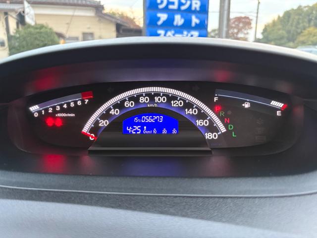 フリード Ｇ　ジャストセレクション　平成２７年式　走行距離５７０００キロ　ナビ　バックカメラ　ワンセグＴＶ　両側電動スライドドア　Ｂｌｕｅｔｏｏｔｈオーディオ　ＥＴＣ　スマートキー　社外アルミ　３列シート６人乗り（42枚目）