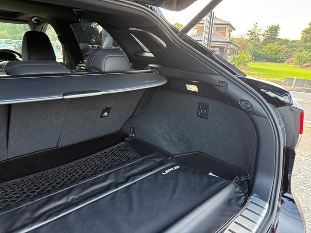 ＲＸ ＲＸ４５０ｈ　Ｆスポーツ　令和３年式　車検令和８年８月　走行距離４５５００キロ　パノラマルーフ　全周囲カメラ　ナビ　　３眼ＬＥＤヘッドライト　シートエアコン　パワーバックドア　純正２０インチアルミ　ＥＴＣ２．０　修復歴無し（20枚目）