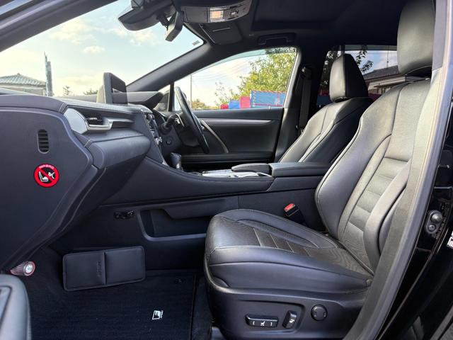 ＲＸ ＲＸ４５０ｈ　Ｆスポーツ　令和３年式　車検令和８年８月　走行距離４５５００キロ　パノラマルーフ　全周囲カメラ　ナビ　　３眼ＬＥＤヘッドライト　シートエアコン　パワーバックドア　純正２０インチアルミ　ＥＴＣ２．０　修復歴無し（28枚目）