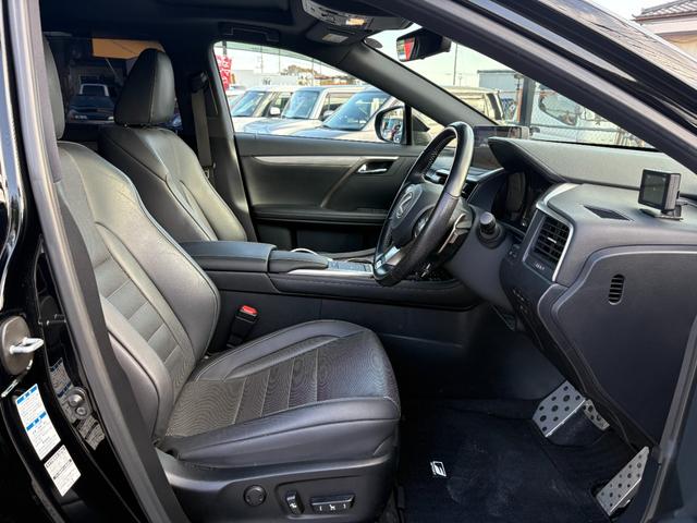 ＲＸ ＲＸ４５０ｈ　Ｆスポーツ　令和３年式　車検令和８年８月　走行距離４５５００キロ　パノラマルーフ　全周囲カメラ　ナビ　　３眼ＬＥＤヘッドライト　シートエアコン　パワーバックドア　純正２０インチアルミ　ＥＴＣ２．０　修復歴無し（30枚目）