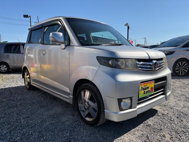 平成２２年式　車検２年取得　走行距離６１５００キロ　ナビ　ワンセグＴＶ　Ｂｌｕｅｔｏｏｔｈ　オートエアコン　電動格納ミラー　純正アルミ　スマートキー　フォグランプ　Ｗエアバッグ　ベンチシート