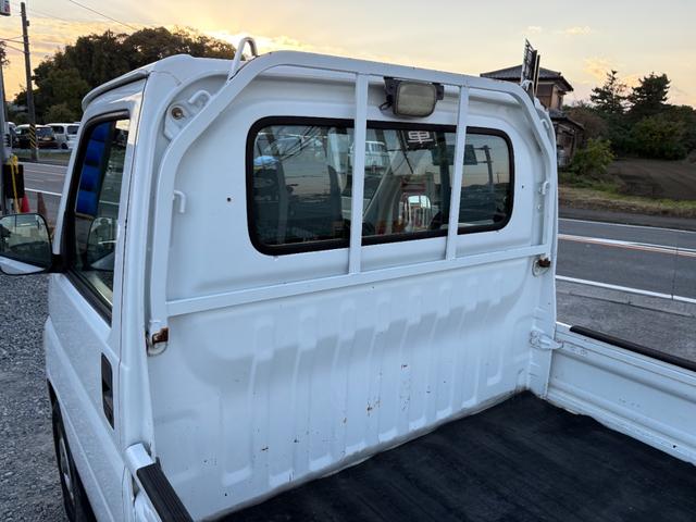 アクティトラック アタック　平成１３年式　走行距離５６０００キロ　５速マニュアル車　４ＷＤ　デフロック　最積３５０キロ　Ｗエアバッグ　タイミングベルト交換済み　修復歴無し（16枚目）