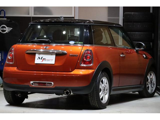 ＭＩＮＩ クーパー　最終後期型　１オーナー　禁煙車　屋根下保管車　毎年ディーラー整備（記録簿１０枚）　ＨＤＤナビＴＶ　Ｂｌｕｅｔｏｏｔｈ接続　タイヤ新品　インナーブラックのバイキセノンヘッドライト　ＥＴＣ　オートライト（8枚目）