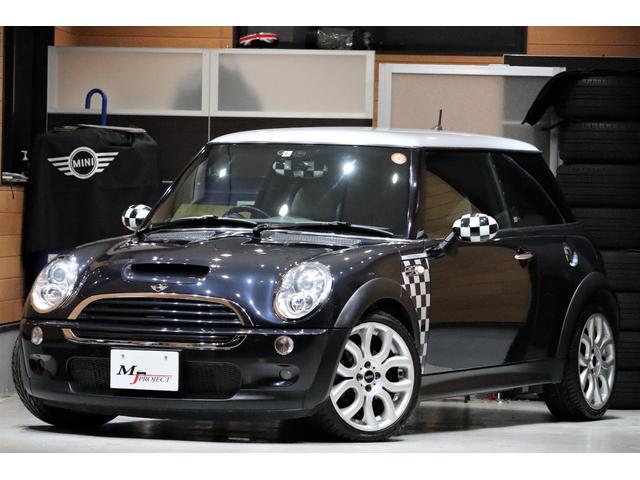 ＭＩＮＩ クーパーＳ　チェックメイト　特別仕様車　クランクプーリー（バイブレーションダンパー）交換済　エアコンコンプレッサー交換済　フロントアッパーマウント交換　天張り張替　カロッツェリアＣＤデッキ・Ｂｌｕｅｔｏｏｔｈ・ＡＵＸ・ＵＳＢ（3枚目）