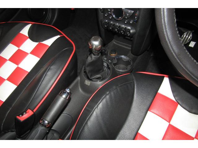 ＭＩＮＩ クーパーＳ　Ｒ５６後期型　６速ＭＴ　スポーツボタン付　オートライト　オートワイパー　アラゴスタ車高調　クラッチ新品交換済み　タイヤ４本新品　ＥＴＣ　前後ドラレコ　前後メンバーブレース　ＣＡＢＡＮＡ製シートカバー付（22枚目）