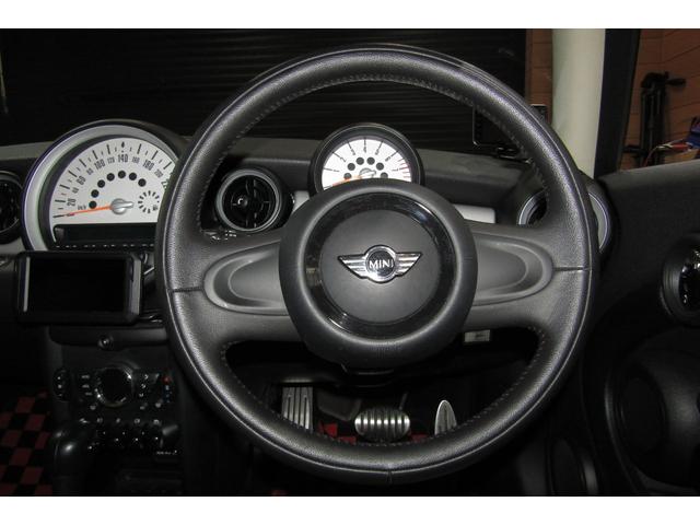 ＭＩＮＩ クーパー　クラブマン　Ｒ５５最終後期型　クロームラインインテリア　バイキセノンヘッドライト　ＪＣＷサイドステップ　アームレスト　ＥＴＣ　バックカメラ　ドラレコ　社外パーツ装着　消耗部品交換実施　タイヤ＆バッテリー新品（22枚目）