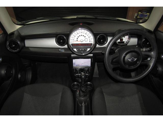 ＭＩＮＩ クーパー　最終後期型　禁煙車　前回車検整備ＭＩＮＩディーラー　オプションクロームラインエクステリア＆インテリア　オプションバイキセノンヘッドライト　ＨＤＤナビＴＶ　Ｂｌｕｅｔｏｏｔオーディオ　バックカメラＥＴＣ（11枚目）