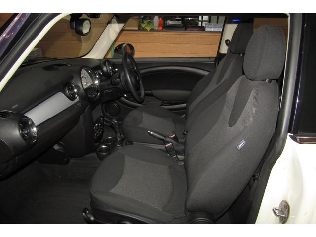 ＭＩＮＩ クーパー　最終後期型　禁煙車　前回車検整備ＭＩＮＩディーラー　オプションクロームラインエクステリア＆インテリア　オプションバイキセノンヘッドライト　ＨＤＤナビＴＶ　Ｂｌｕｅｔｏｏｔオーディオ　バックカメラＥＴＣ（12枚目）