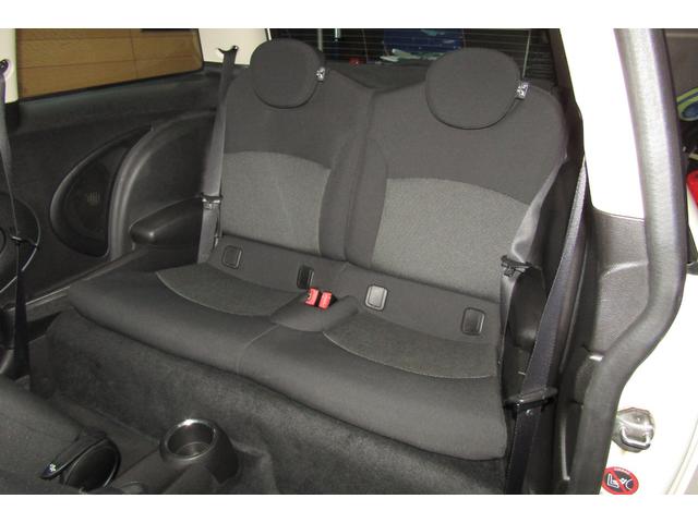 ＭＩＮＩ クーパー　最終後期型　禁煙車　前回車検整備ＭＩＮＩディーラー　オプションクロームラインエクステリア＆インテリア　オプションバイキセノンヘッドライト　ＨＤＤナビＴＶ　Ｂｌｕｅｔｏｏｔオーディオ　バックカメラＥＴＣ（13枚目）