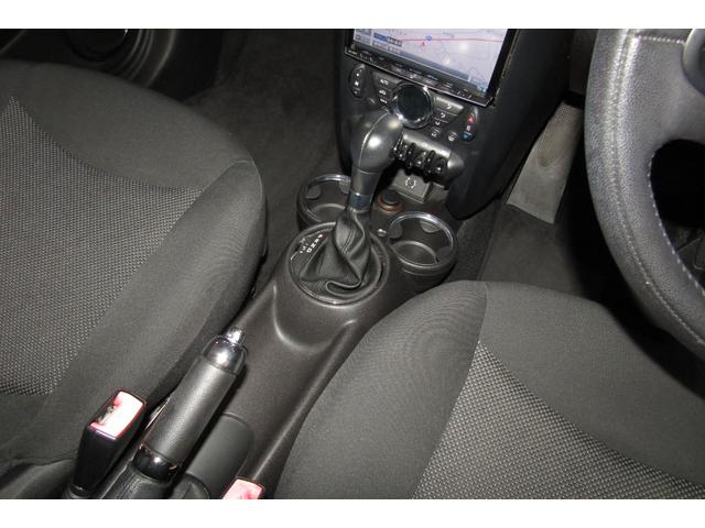 ＭＩＮＩ クーパー　最終後期型　禁煙車　前回車検整備ＭＩＮＩディーラー　オプションクロームラインエクステリア＆インテリア　オプションバイキセノンヘッドライト　ＨＤＤナビＴＶ　Ｂｌｕｅｔｏｏｔオーディオ　バックカメラＥＴＣ（21枚目）