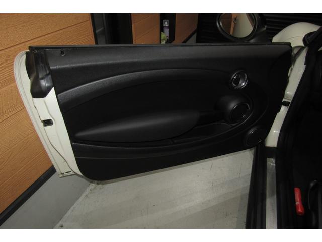 ＭＩＮＩ クーパー　最終後期型　禁煙車　前回車検整備ＭＩＮＩディーラー　オプションクロームラインエクステリア＆インテリア　オプションバイキセノンヘッドライト　ＨＤＤナビＴＶ　Ｂｌｕｅｔｏｏｔオーディオ　バックカメラＥＴＣ（50枚目）