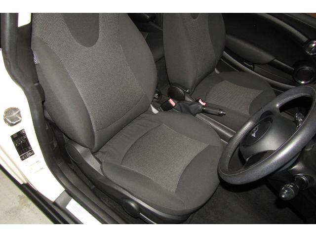 ＭＩＮＩ クーパー　最終後期型　禁煙車　前回車検整備ＭＩＮＩディーラー　オプションクロームラインエクステリア＆インテリア　オプションバイキセノンヘッドライト　ＨＤＤナビＴＶ　Ｂｌｕｅｔｏｏｔオーディオ　バックカメラＥＴＣ（52枚目）