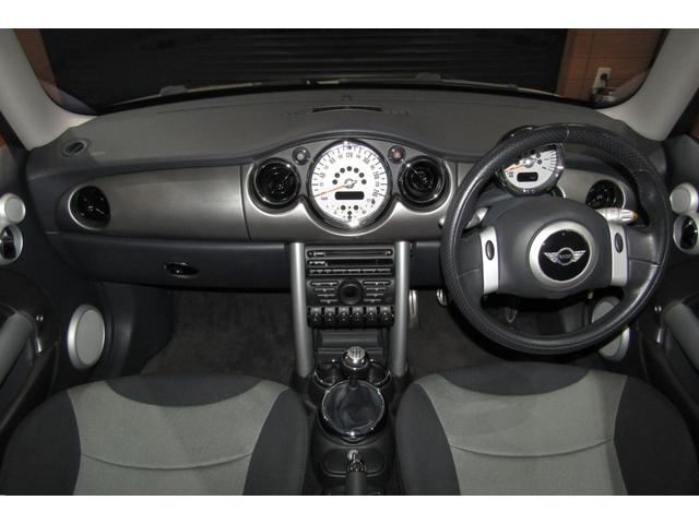 ＭＩＮＩ クーパーＳ　後期型　６速ＭＴ　１オーナー　禁煙車　天張り張り替済み　マフラー　１７ＡＷ　ＥＴＣ　タイヤ４本新品　フロント・コートテクトガラス交換済み　ヘッドライト磨き＆クリア塗装済み　消耗部品＆対策部品交換済み（11枚目）