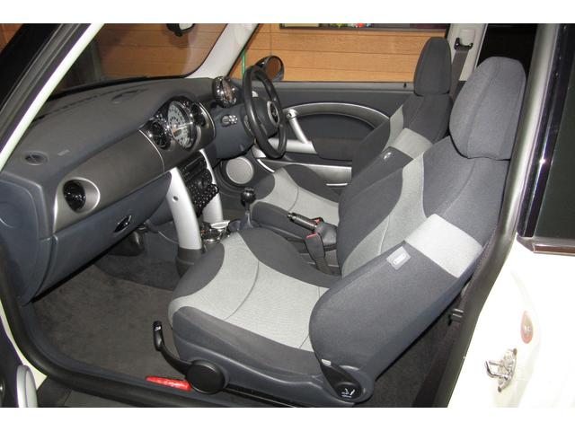 ＭＩＮＩ クーパーＳ　後期型　６速ＭＴ　１オーナー　禁煙車　天張り張り替済み　マフラー　１７ＡＷ　ＥＴＣ　タイヤ４本新品　フロント・コートテクトガラス交換済み　ヘッドライト磨き＆クリア塗装済み　消耗部品＆対策部品交換済み（12枚目）