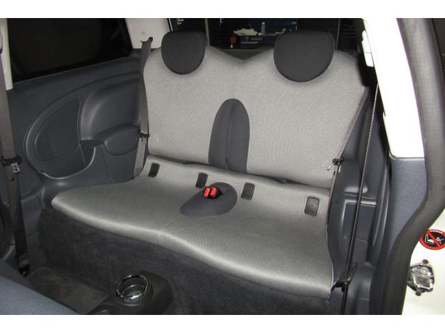 ＭＩＮＩ クーパーＳ　後期型　６速ＭＴ　１オーナー　禁煙車　天張り張り替済み　マフラー　１７ＡＷ　ＥＴＣ　タイヤ４本新品　フロント・コートテクトガラス交換済み　ヘッドライト磨き＆クリア塗装済み　消耗部品＆対策部品交換済み（13枚目）
