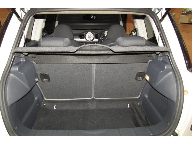ＭＩＮＩ クーパーＳ　後期型　６速ＭＴ　１オーナー　禁煙車　天張り張り替済み　マフラー　１７ＡＷ　ＥＴＣ　タイヤ４本新品　フロント・コートテクトガラス交換済み　ヘッドライト磨き＆クリア塗装済み　消耗部品＆対策部品交換済み（16枚目）