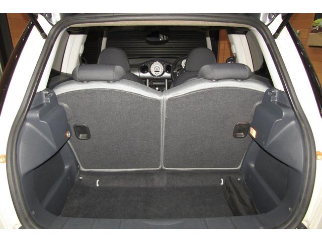 ＭＩＮＩ クーパーＳ　後期型　６速ＭＴ　１オーナー　禁煙車　天張り張り替済み　マフラー　１７ＡＷ　ＥＴＣ　タイヤ４本新品　フロント・コートテクトガラス交換済み　ヘッドライト磨き＆クリア塗装済み　消耗部品＆対策部品交換済み（17枚目）