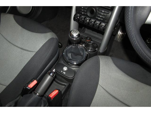 ＭＩＮＩ クーパーＳ　後期型　６速ＭＴ　１オーナー　禁煙車　天張り張り替済み　マフラー　１７ＡＷ　ＥＴＣ　タイヤ４本新品　フロント・コートテクトガラス交換済み　ヘッドライト磨き＆クリア塗装済み　消耗部品＆対策部品交換済み（21枚目）