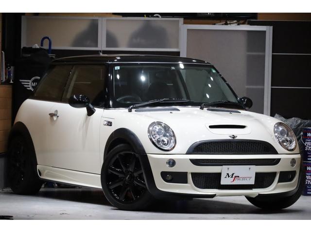 ＭＩＮＩ クーパーＳ　Ｒ５３後期　６速ＭＴ　ＪＣＷエアロダイナミックパッケージ（フルエアロ）　天張り張替済み　ヘッドライトレンズ磨き＆クリア塗装済　クランクプーリー交換　ブラック１７ＡＷ　ＥＴＣ　コクピットクロノパッケージ（2枚目）
