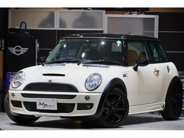 ＭＩＮＩ クーパーＳ　Ｒ５３後期　６速ＭＴ　ＪＣＷエアロダイナミックパッケージ（フルエアロ）　天張り張替済み　ヘッドライトレンズ磨き＆クリア塗装済　クランクプーリー交換　ブラック１７ＡＷ　ＥＴＣ　コクピットクロノパッケージ（3枚目）