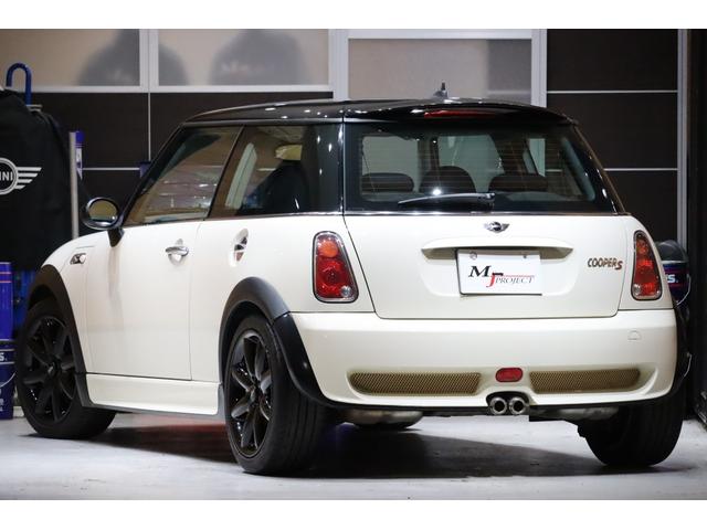 ＭＩＮＩ クーパーＳ　Ｒ５３後期　６速ＭＴ　ＪＣＷエアロダイナミックパッケージ（フルエアロ）　天張り張替済み　ヘッドライトレンズ磨き＆クリア塗装済　クランクプーリー交換　ブラック１７ＡＷ　ＥＴＣ　コクピットクロノパッケージ（7枚目）