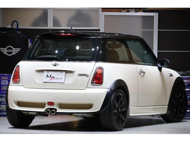 ＭＩＮＩ クーパーＳ　Ｒ５３後期　６速ＭＴ　ＪＣＷエアロダイナミックパッケージ（フルエアロ）　天張り張替済み　ヘッドライトレンズ磨き＆クリア塗装済　クランクプーリー交換　ブラック１７ＡＷ　ＥＴＣ　コクピットクロノパッケージ（8枚目）