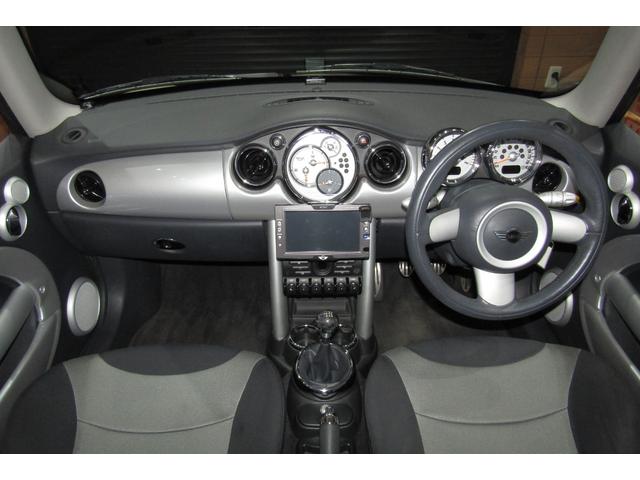 ＭＩＮＩ クーパーＳ　Ｒ５３後期　６速ＭＴ　ＪＣＷエアロダイナミックパッケージ（フルエアロ）　天張り張替済み　ヘッドライトレンズ磨き＆クリア塗装済　クランクプーリー交換　ブラック１７ＡＷ　ＥＴＣ　コクピットクロノパッケージ（11枚目）