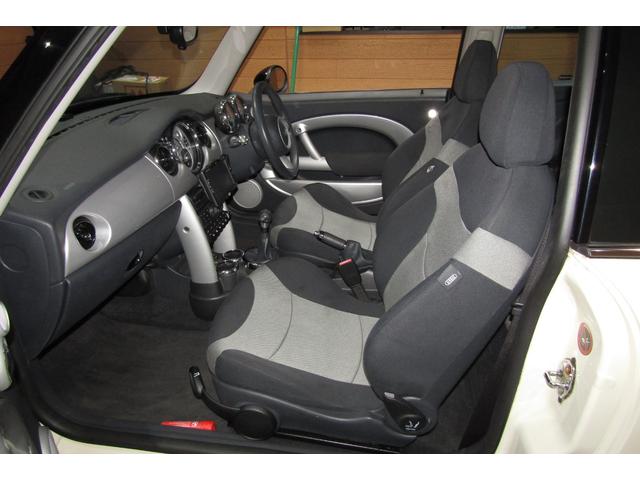 ＭＩＮＩ クーパーＳ　Ｒ５３後期　６速ＭＴ　ＪＣＷエアロダイナミックパッケージ（フルエアロ）　天張り張替済み　ヘッドライトレンズ磨き＆クリア塗装済　クランクプーリー交換　ブラック１７ＡＷ　ＥＴＣ　コクピットクロノパッケージ（12枚目）