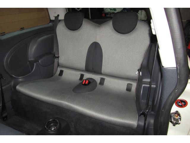 ＭＩＮＩ クーパーＳ　Ｒ５３後期　６速ＭＴ　ＪＣＷエアロダイナミックパッケージ（フルエアロ）　天張り張替済み　ヘッドライトレンズ磨き＆クリア塗装済　クランクプーリー交換　ブラック１７ＡＷ　ＥＴＣ　コクピットクロノパッケージ（13枚目）
